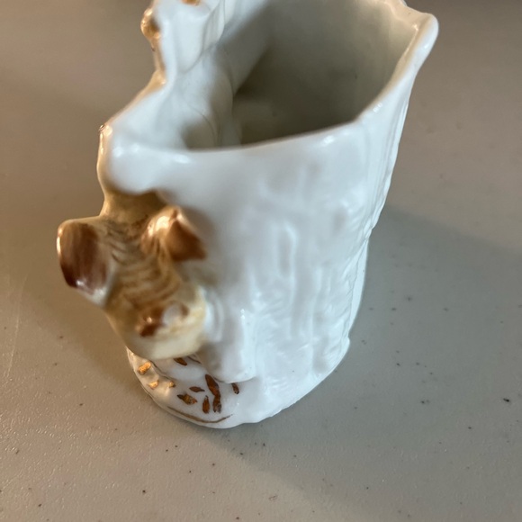 Bird planter no hole in bottom.with three little birdies. Bottom has 20 on it - Picture 4 of 11